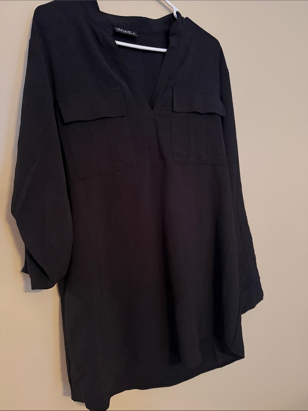 Jolie & Joy Black V-Neck Tunic Top